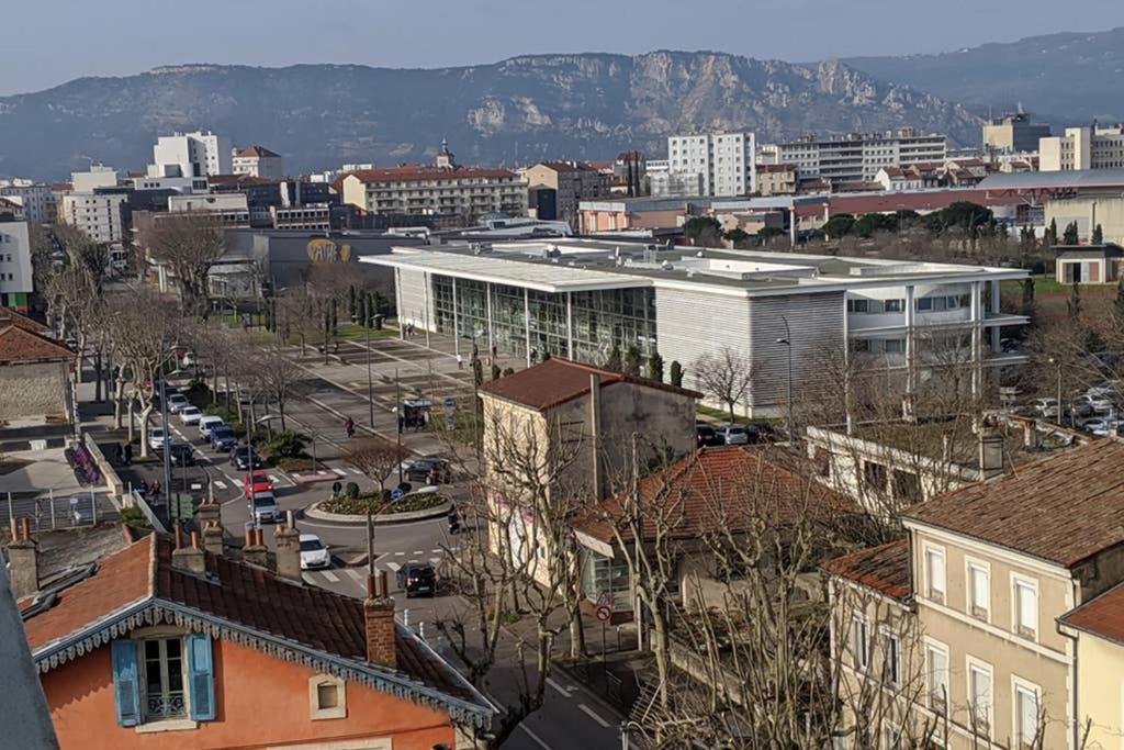 T1 Centre De Valence Apartment วาลองซ์ ภายนอก รูปภาพ